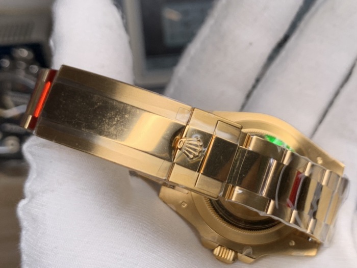 Rolex Submariner Date Oyster 40mm yellow gold 116618LN-97208