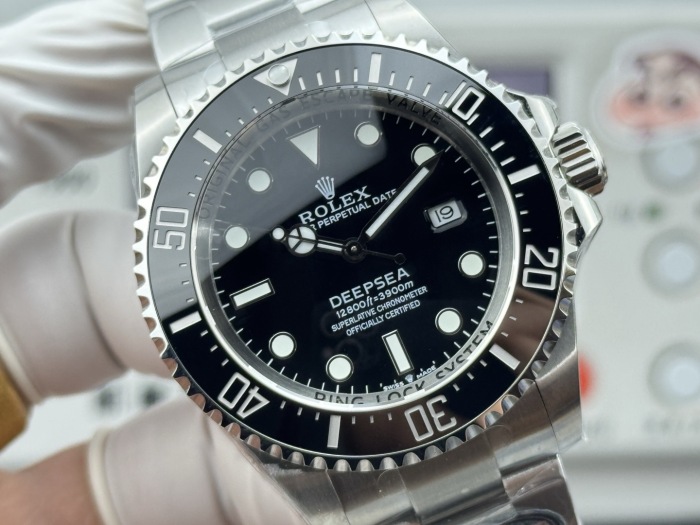 Rolex Submariner Oyster 40mm Stainless Steel 14060M