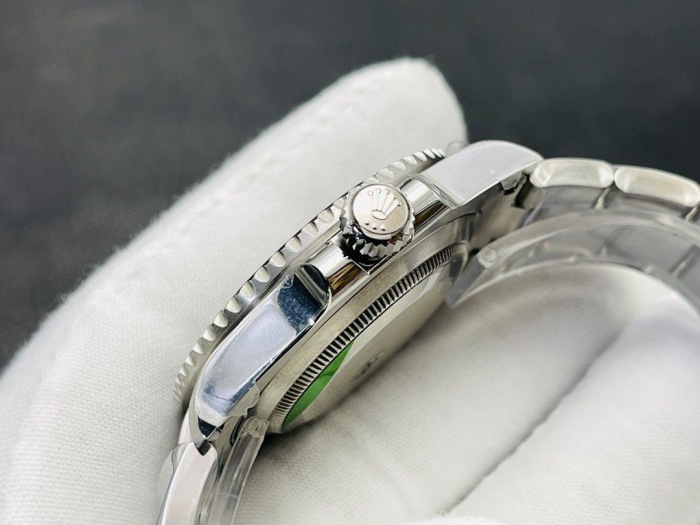 Rolex Submariner  Oyster 40mm Stainless Steel  14060M