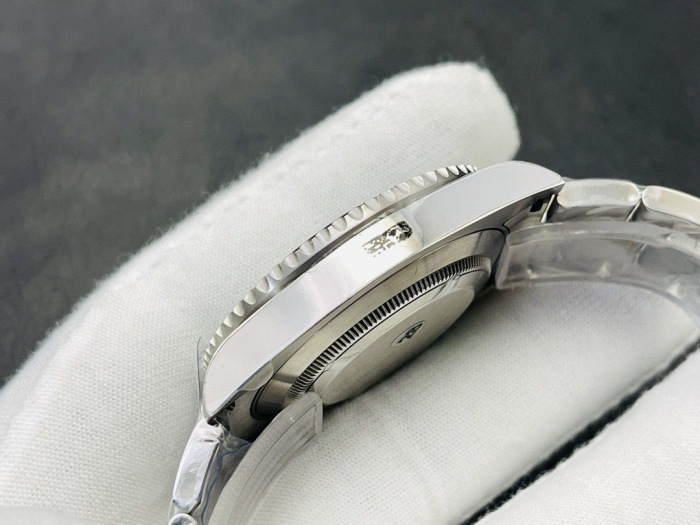 Rolex Submariner  Oyster 40mm Stainless Steel  14060M