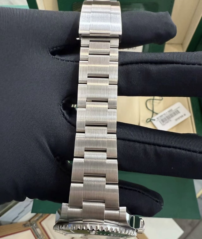 Rolex Submariner 40mm Stainless Steel 16610LV-93250