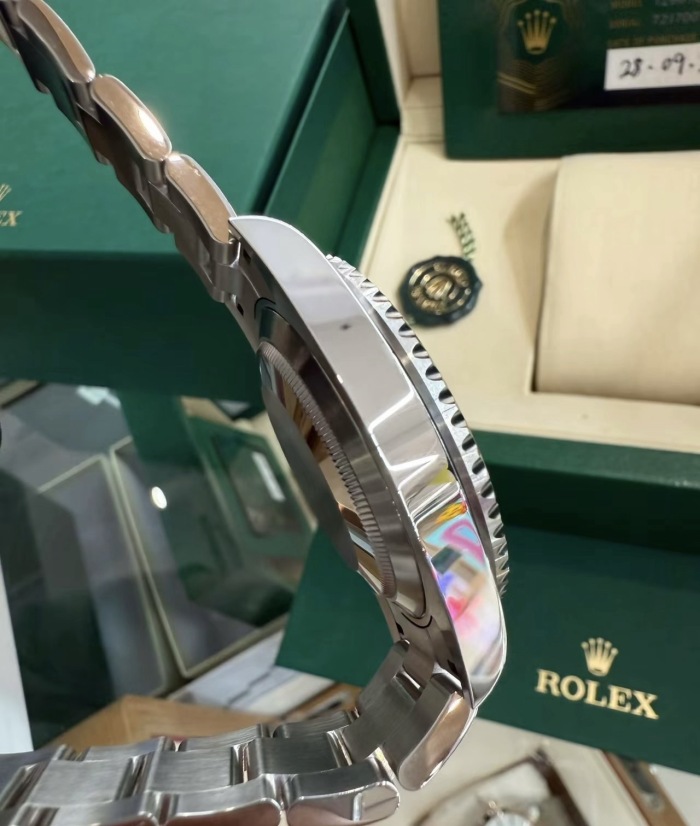 Rolex Submariner 40mm Stainless Steel 16610LV-93250