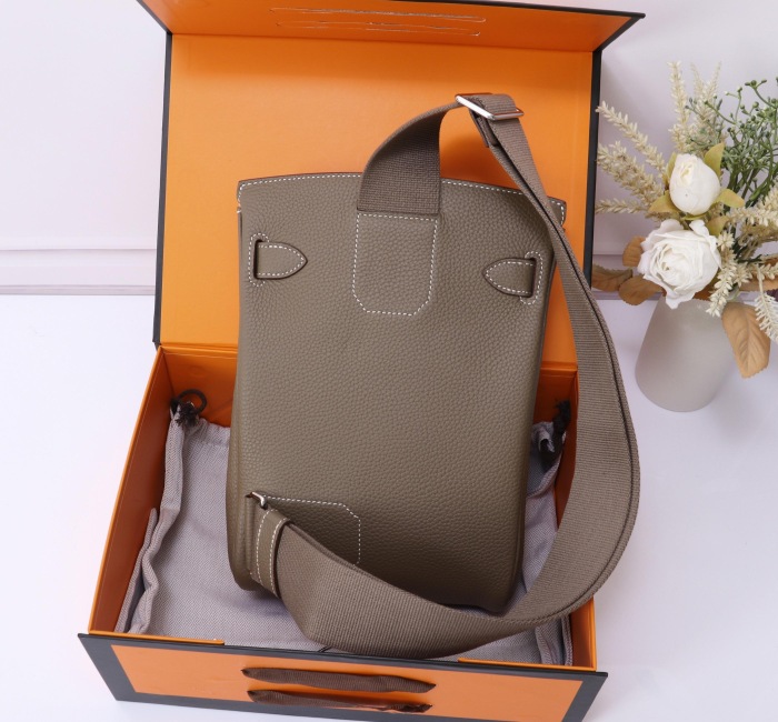 Hermes Hac a Dos 18 Etoupe Shoulder Bags Size 18*8*26cm