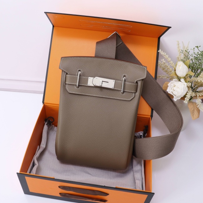 Hermes Hac a Dos 18 Etoupe Shoulder Bags Size 18*8*26cm