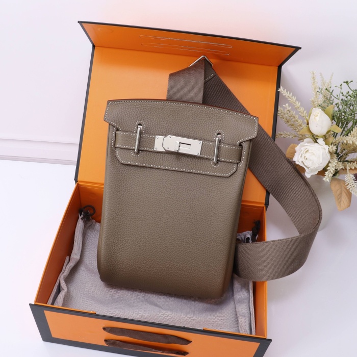 Hermes Hac a Dos 18 Etoupe Shoulder Bags Size 18*8*26cm