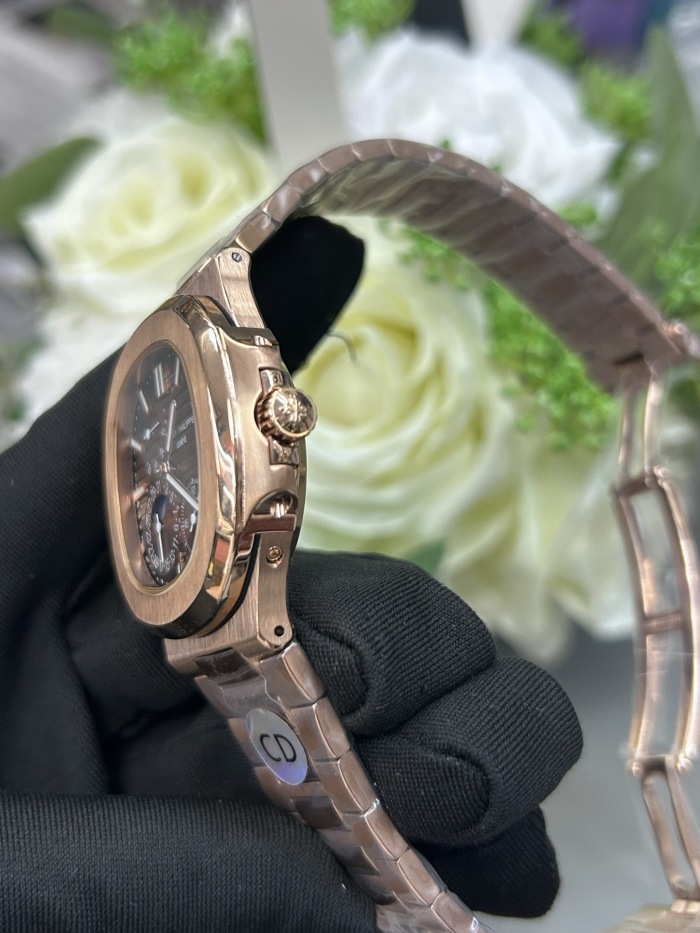 Patek Philippe Nautilus ref 5712/1R‑001 40mm Rose Gold
