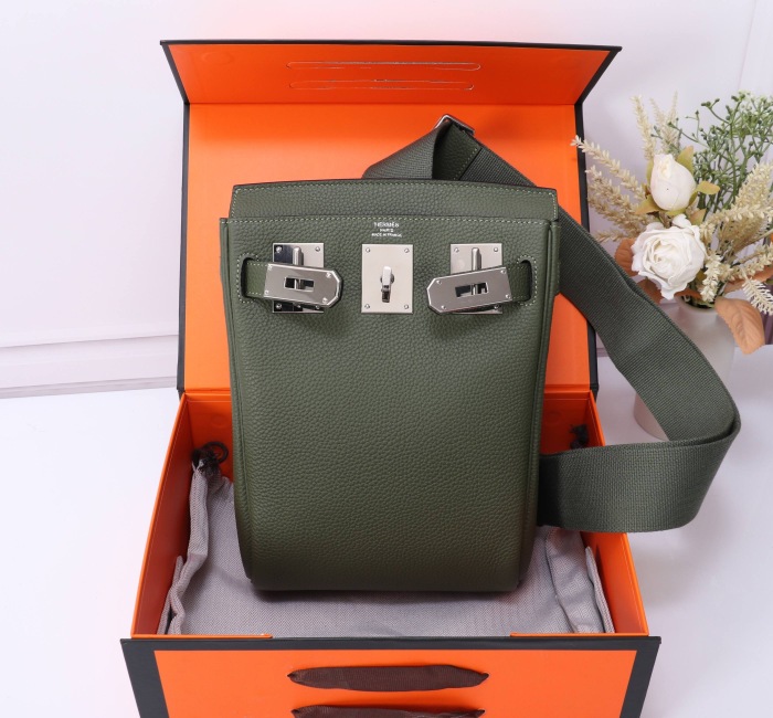 Hermes Hac a Dos 18 Etoupe Shoulder Bags Size 18*8*26cm