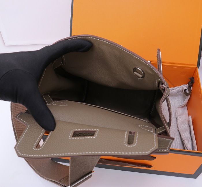 Hermes Hac a Dos 18 Etoupe Shoulder Bags Size 18*8*26cm