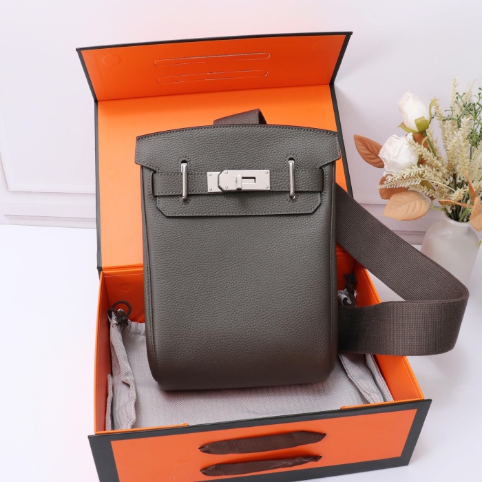 Hermes Hac a Dos 18 Etoupe Shoulder Bags Size 18*8*26cm