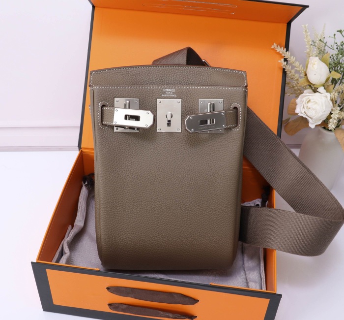 Hermes Hac a Dos 18 Etoupe Shoulder Bags Size 18*8*26cm
