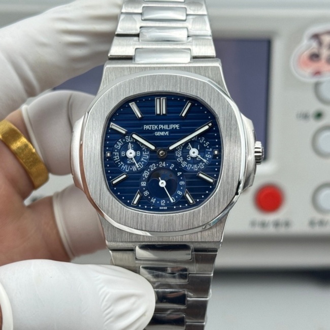 Patek Philippe Nautilus Perpetual Calendar White Gold ref 5740/1G‑001 40mm