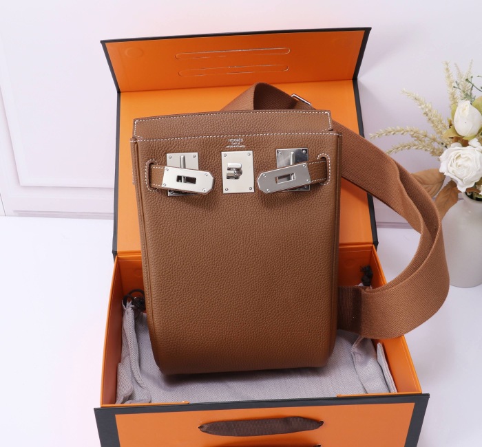 Hermes Hac a Dos 18 Etoupe Shoulder Bags Size 18*8*26cm