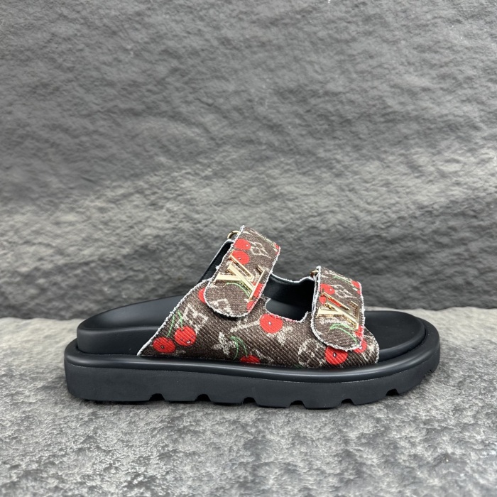 Louis Vuitton 2026ss LV x TM POOL PILLOW COMFORT Sandals Slippers Size 36-41