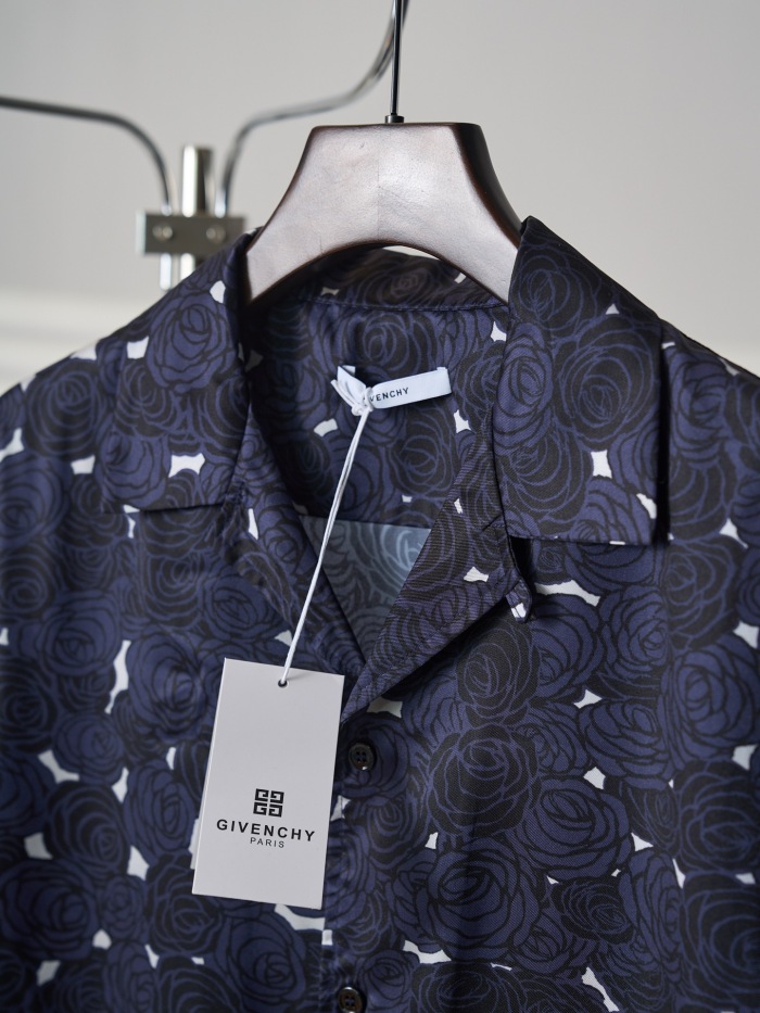 Givenchy 2026ss New  T Shirt  Size 46-52
