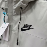 24/25 F700 NK White Single Layer Windbreaker (连帽冲锋衣）