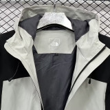 24/25 F701 TNF Black & White Single Layer Hooded Windbreaker (连帽）