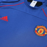 25/26 Man Utd Retro Blue Training Shorts Suit
