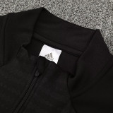25/26 Man Utd Black Half Pull Tracksuit (胸前广告\半拉链)