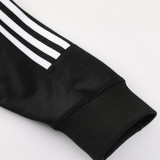 24/25 Man Utd Black Retro Edition Hooded  Tracksuit(袖红白相间）