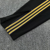 26/27 Man Utd Retro Edition Black shirts & Black pants suit