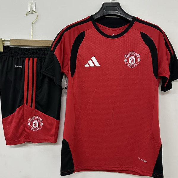 26/27 Man Utd Red Training Shorts Suit