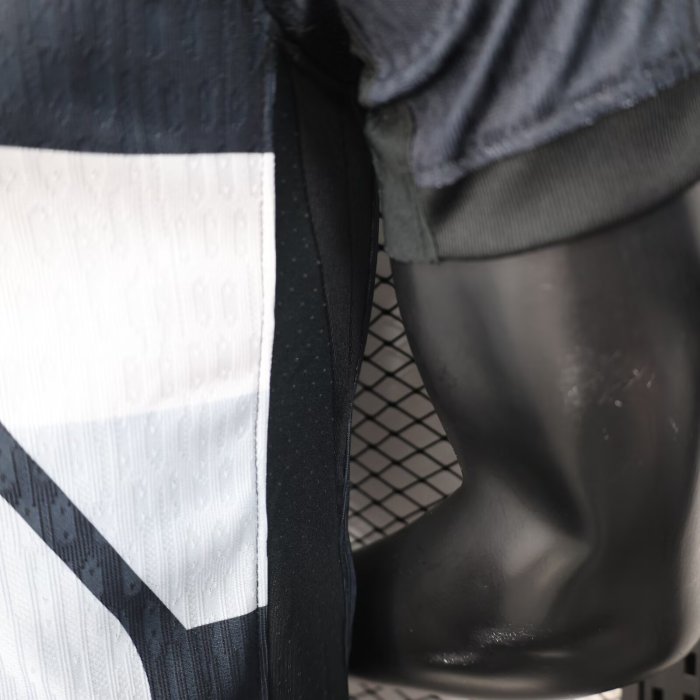 25-26 Pumas UNAM Goalkeeper Player Version Soccer Jersey