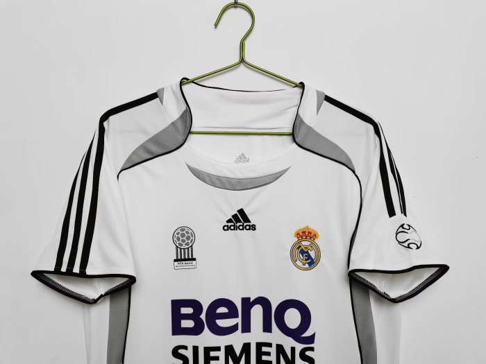 2006-2007 RMA Home Retro Soccer Jersey