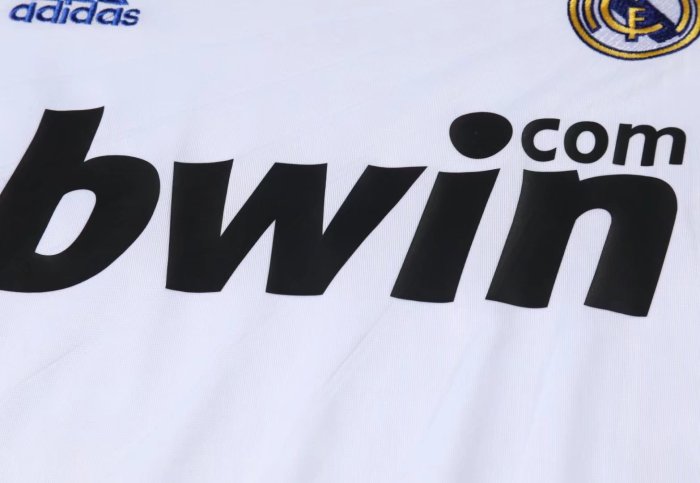 2010-2011 RMA Home Retro Soccer Jersey