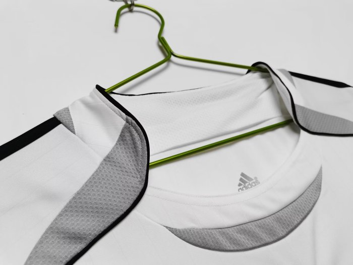 2006-2007 RMA Home Retro Soccer Jersey