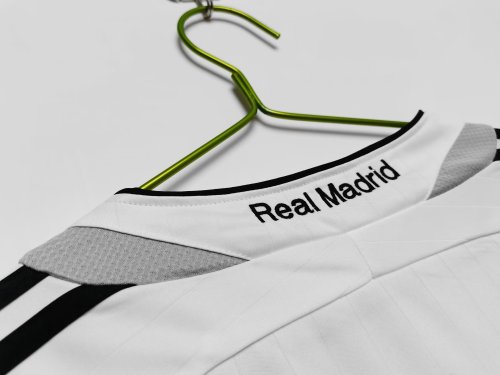 2006-2007 RMA Home Retro Soccer Jersey
