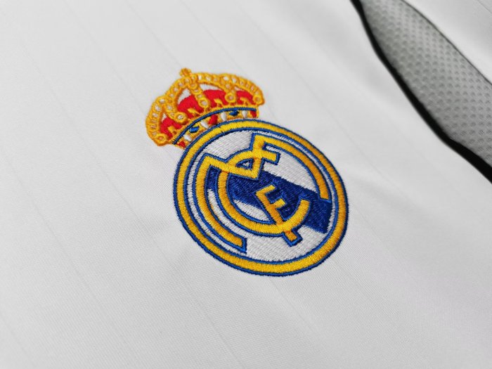 2006-2007 RMA Home Retro Soccer Jersey