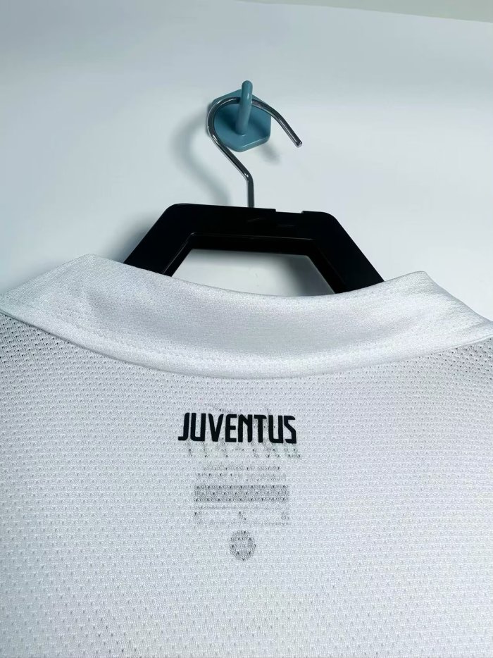 2010-2011 JUV Away Retro Soccer Jersey