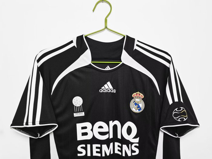 2006-2007 RMA Black Third Retro Soccer Jersey