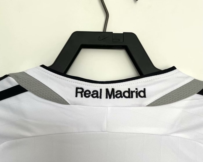 2006-2007 RMA Home Long Sleeve Retro Soccer Jersey