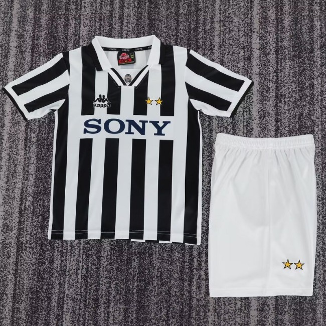 Retro 95/97 Juventus home kids kit