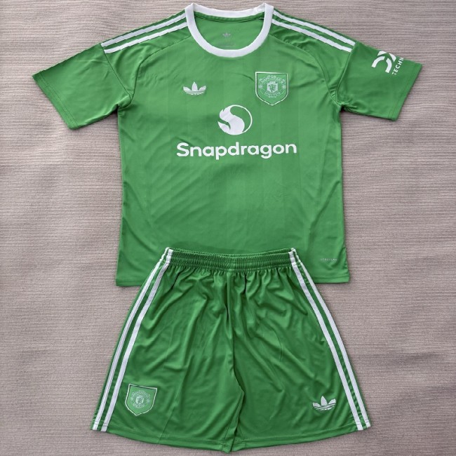 25/26 Manchester United goalkeeper kids kit green
