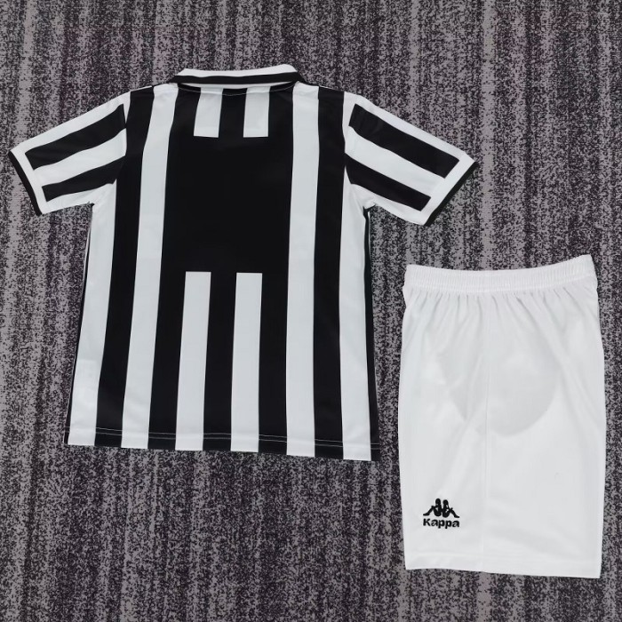 Retro 95/97 Juventus home kids kit
