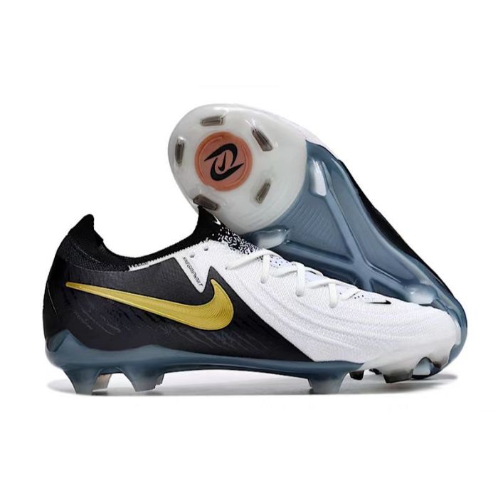 Nike Phantom Luna FG football boots