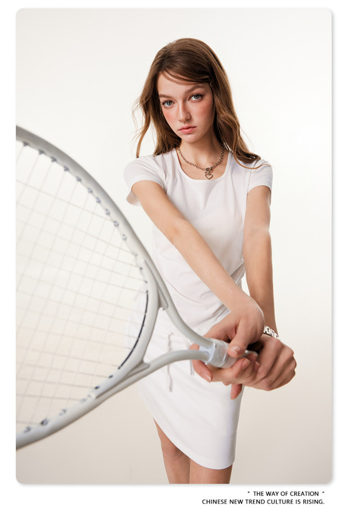 Summer solid color square neck short-sleeved T-shirt, sexy, waist-slimming, European and American style U-neck top for women.
