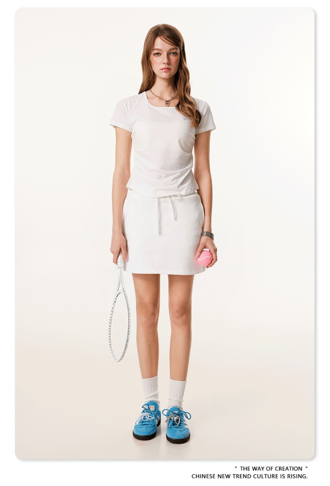 Summer solid color square neck short-sleeved T-shirt, sexy, waist-slimming, European and American style U-neck top for women.
