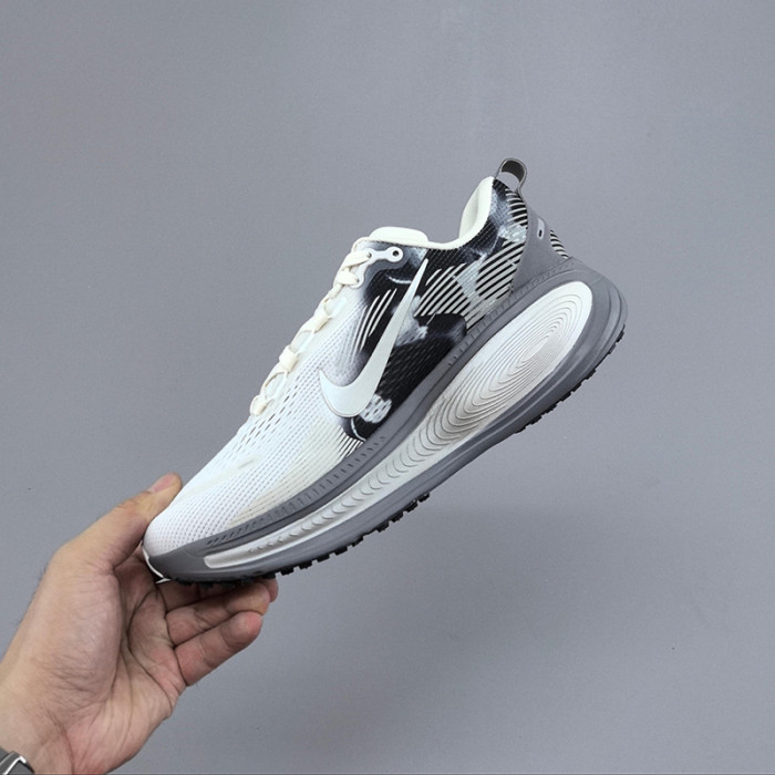 Nike Vomero 18 Men's Road Running Shoes
