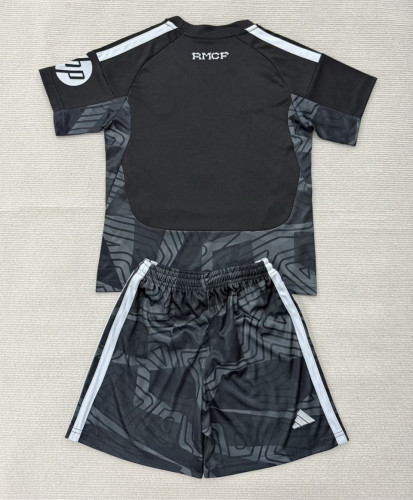 Real Madrid Goalkeeper Men Jersey Suit 26/27