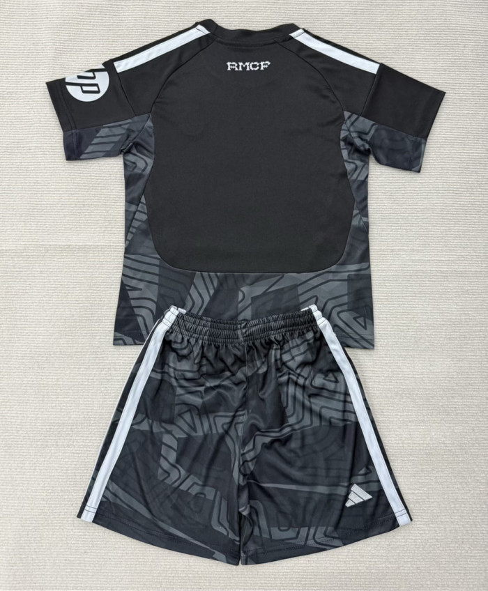 Real Madrid Goalkeeper Men Jersey Suit 26/27