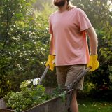 Leather work gloves with elastic grip, durable cowhide, gardening gloves suitable for wood cutting, construction, driving, and gardening. Unisex design with elastic grip, key thumb, elastic wrist, and breathable unlined interior. Comfortable for yard work, chopping wood, landscaping, and farming.