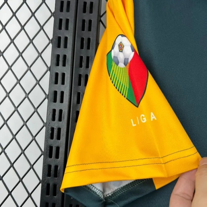 Sporting Lisbon 2002-03 Away Retro Soccer Jersey - Fan Version