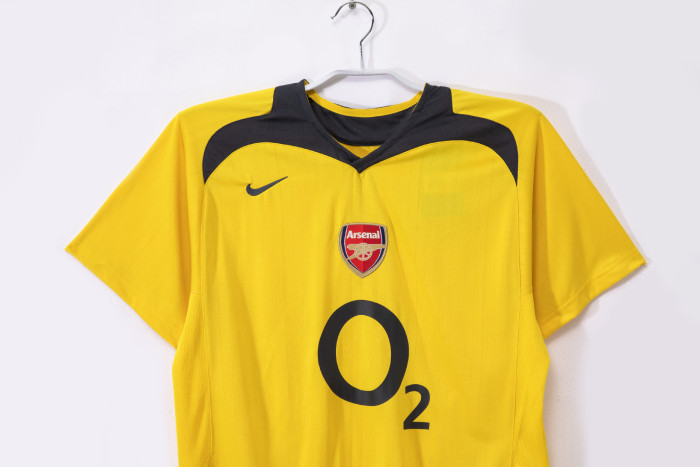 Arsenal 2005-06 Away Retro Soccer Jersey - Fan Version