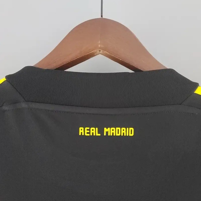 Real Madrid 2011-12 Goalkeeper Retro Soccer Jersey - Fan Version