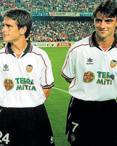Valencia 1999-00 Home Retro Soccer Jersey - Fan Version