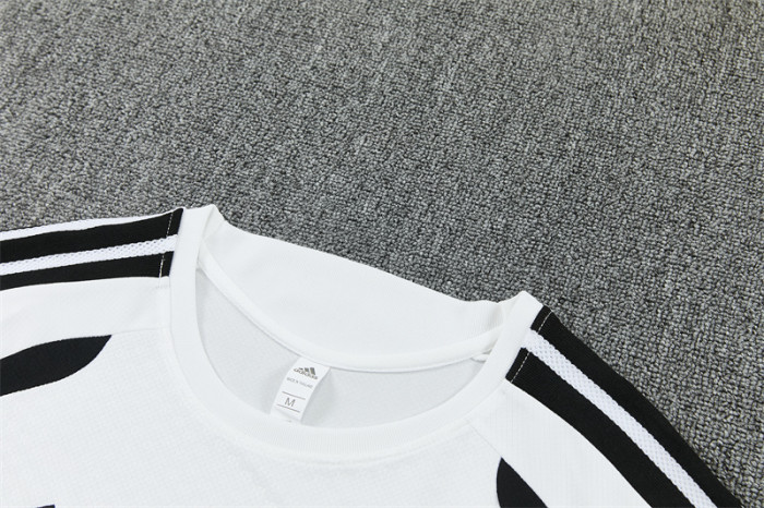 26-27 Juventus Short Sleeve Training Suit
