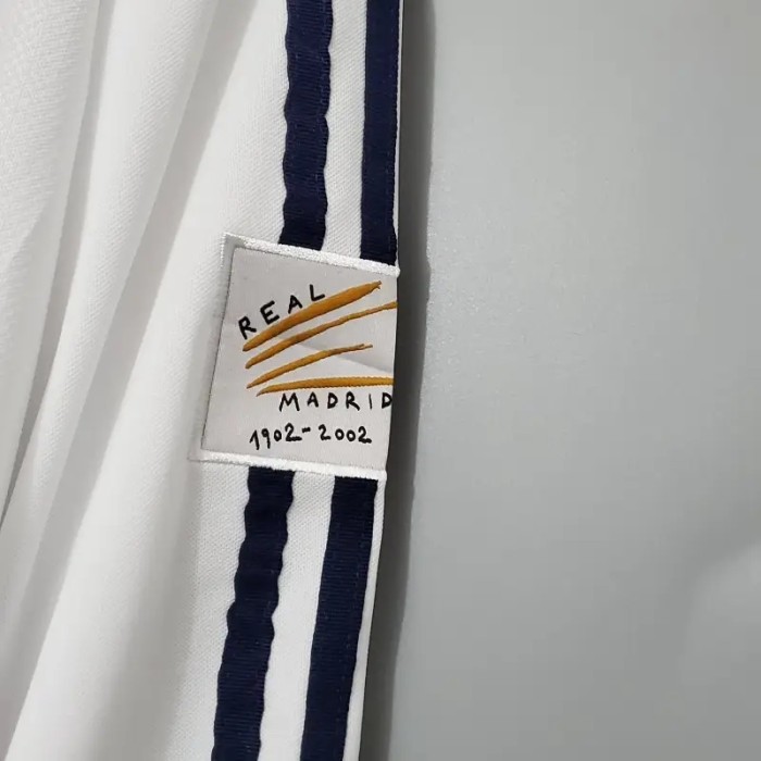 Long Sleeve Real Madrid 2002 Retro Home Soccer Jersey - Fan Version